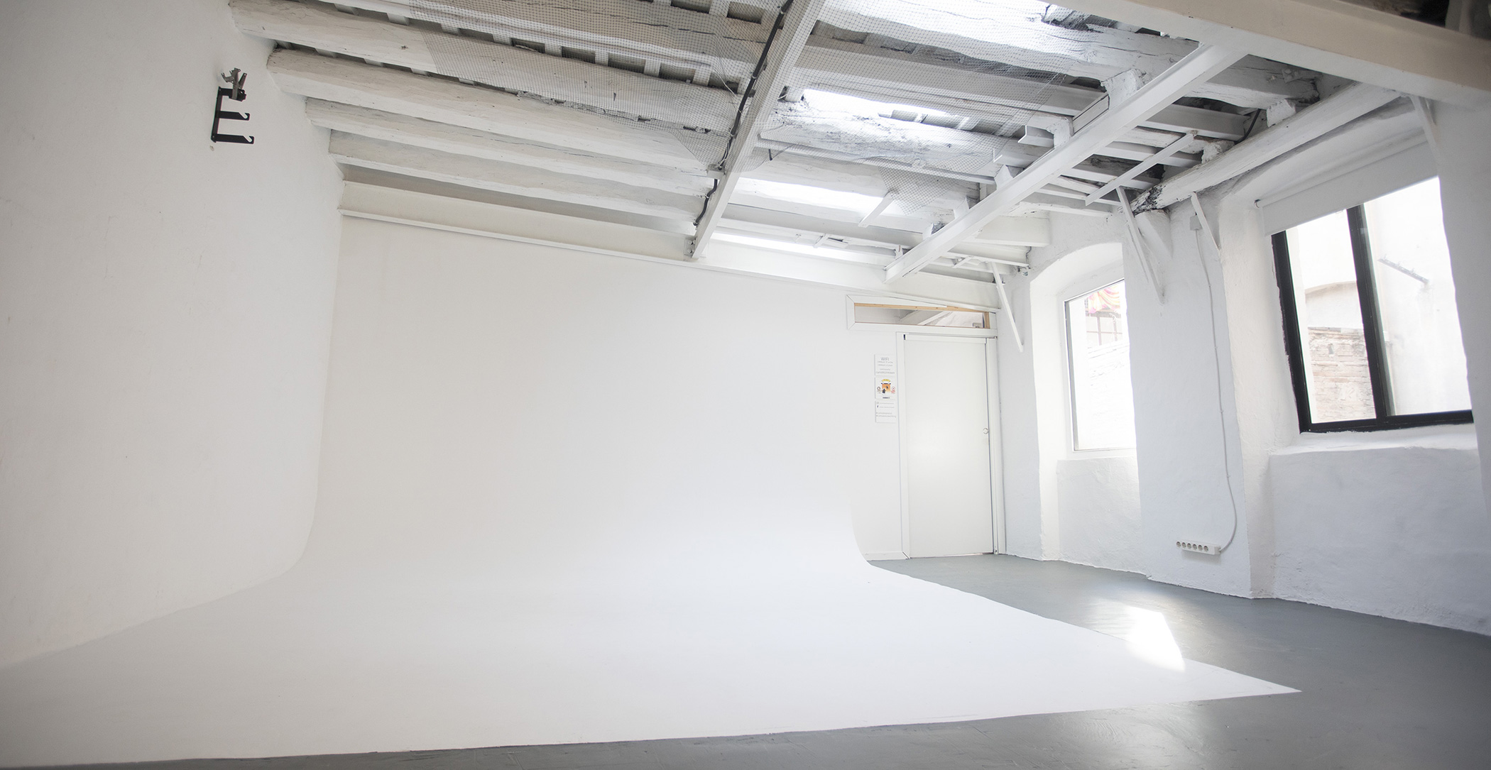 Alquiler estudio fotográfico en Barcelona Luz Natural o artificial | Estudio 2
